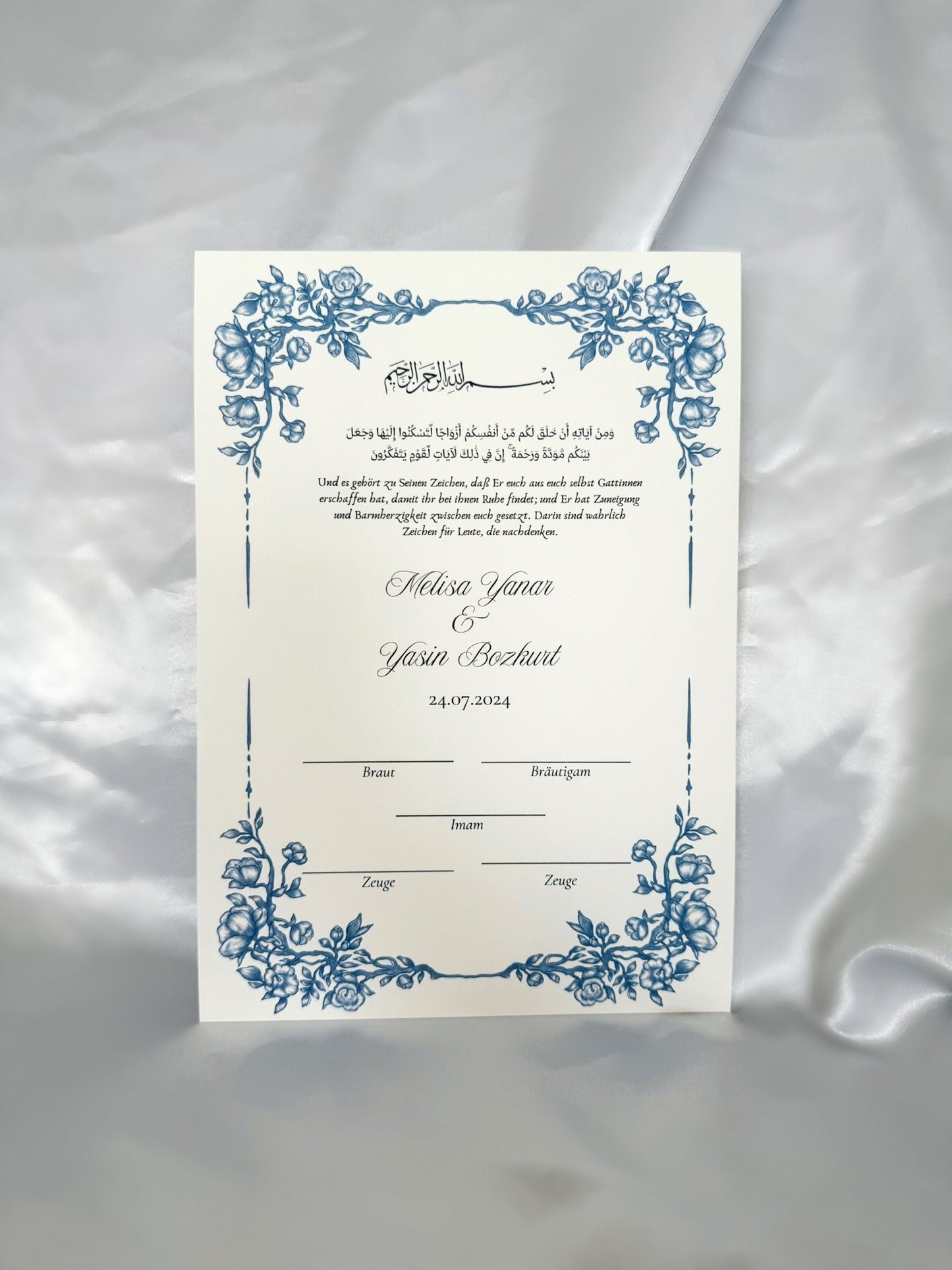 Nikah Zertifikat mit blauem Blumenrahmen
